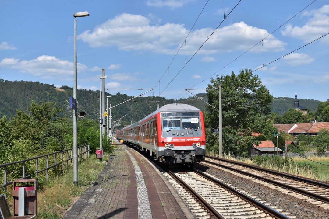 Mattias Zijlstra on Train Siding: WFL Halberstädter Wagen (y-Wagen) en n-Wagen geduwd door de 112 139 van DB Gebrauchtzug door Breternitz onderweg als RE
42 van...