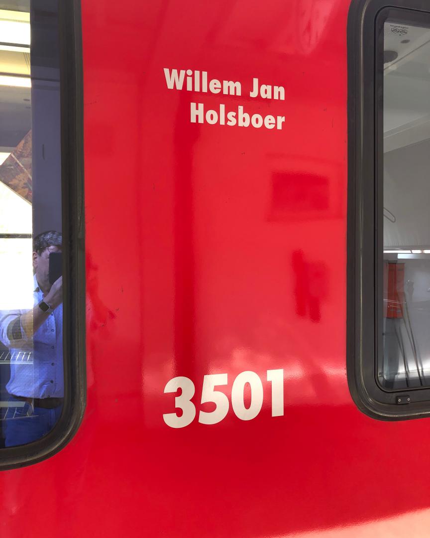 Ebvandevechte on Train Siding: Willem Jan Holsboer uit Nederland kwam met zijn vrouw naar Zwitserland om haar naar een kuuroord te brengen. De rit met paard en
wagen...