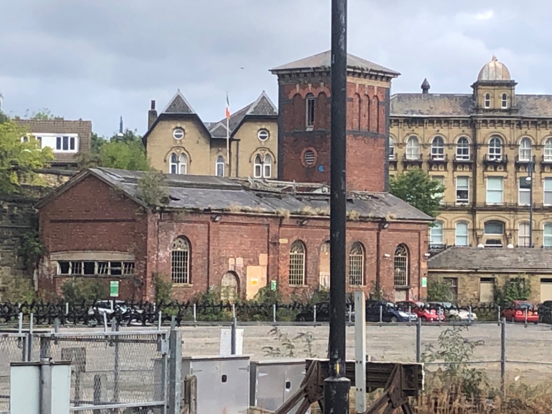 iaingillson on Train Siding: #lineside #station had a last look at Huddersfield signal box , before it moves to York railway museum.