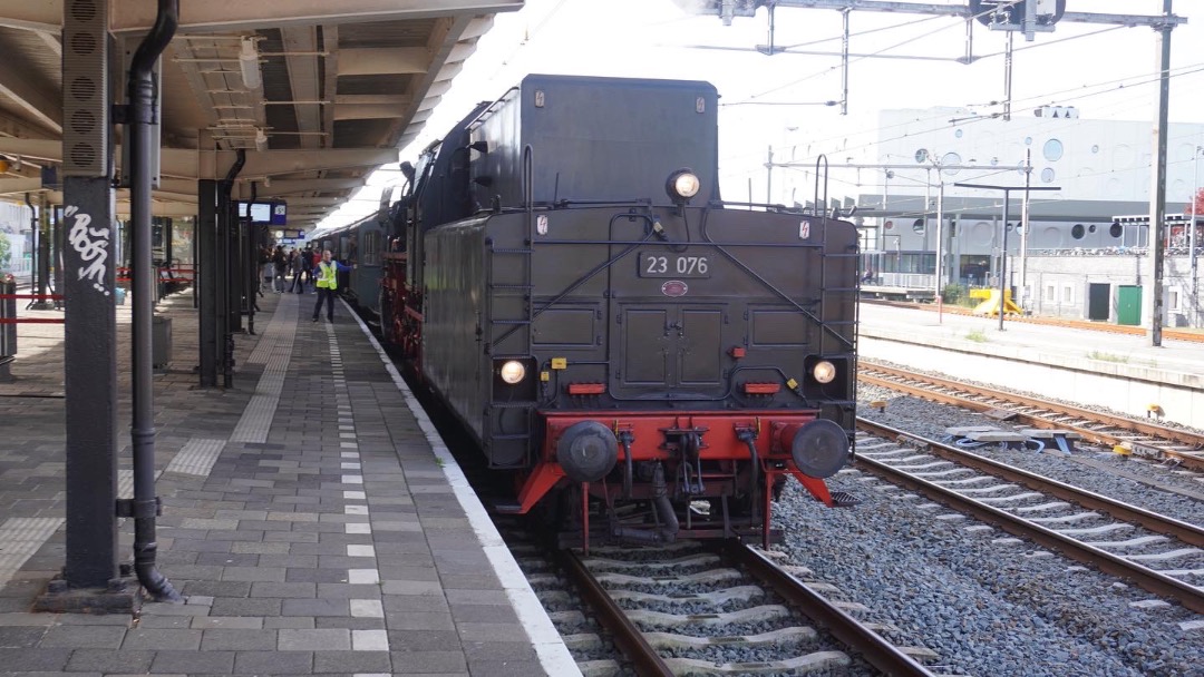 Rondje om! on Train Siding: Gisteren (zaterdag 8 oktober) was ik bij de @stoomstichtingnederland bij de Stoomtrein dagen, naast de depot geopend was er een
pendel met...