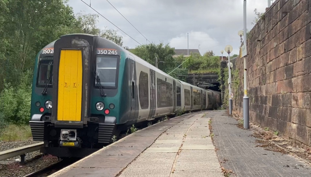 Ross McCall on Train Siding: LNWR Class 350369 and 350245 passing through Edge Hill platform 4, about to complete a journey from Birmingham New Street to
Liverpool...