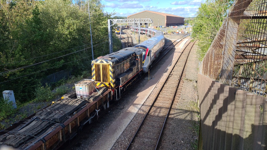 Joshua on Train Siding: 08580 Towing 2 720s, 720544 and 720541 out the shed, and them back into the shed, also Network rail class 313121 had a little run on the
test...