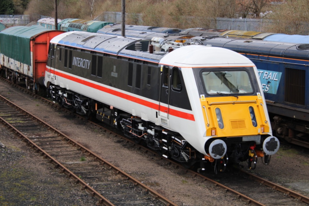LNER Train Fan on Train Siding: 89001 is seen at Barrow Hill Depot in the beautiful Intercity livery and it looked very shiny!