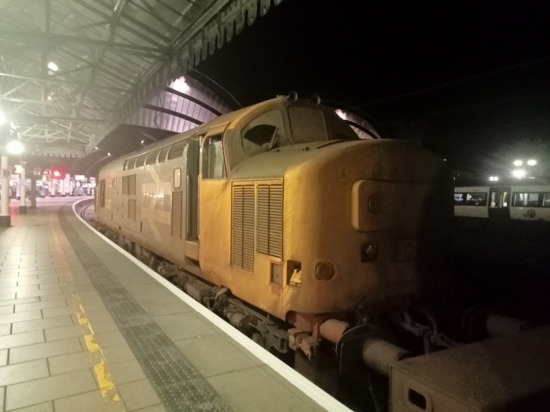 LucasTrains on Train Siding: Class #37407 "Blackpool Tower" & #37466 running a RHTT from York Thrall Europa and back, photos are of it currently
idling at York.