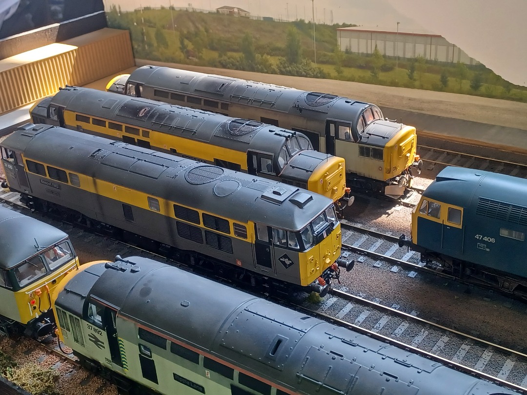 Trainnut on Train Siding: #modelrailway #00gauge #0gauge Some of the many varied model railways in N Gauge, OO Gauge and O Gauge