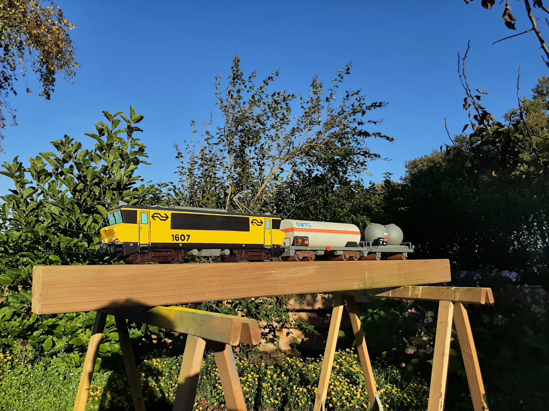 RRail on Train Siding: This was also a project from last summer. A NS Class 1600. It was difficult to get the nose right. One way or another in the pictures the
nose...
