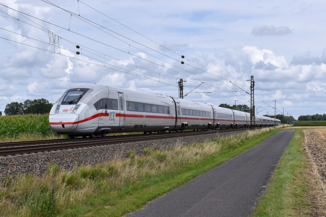 NL Rail on Train Siding: Tijdens een dag omgeleide IC Berlijn met 101 loc op beeld zetten in Duitsland was er ook voldoende tijd voor de andere treinen.