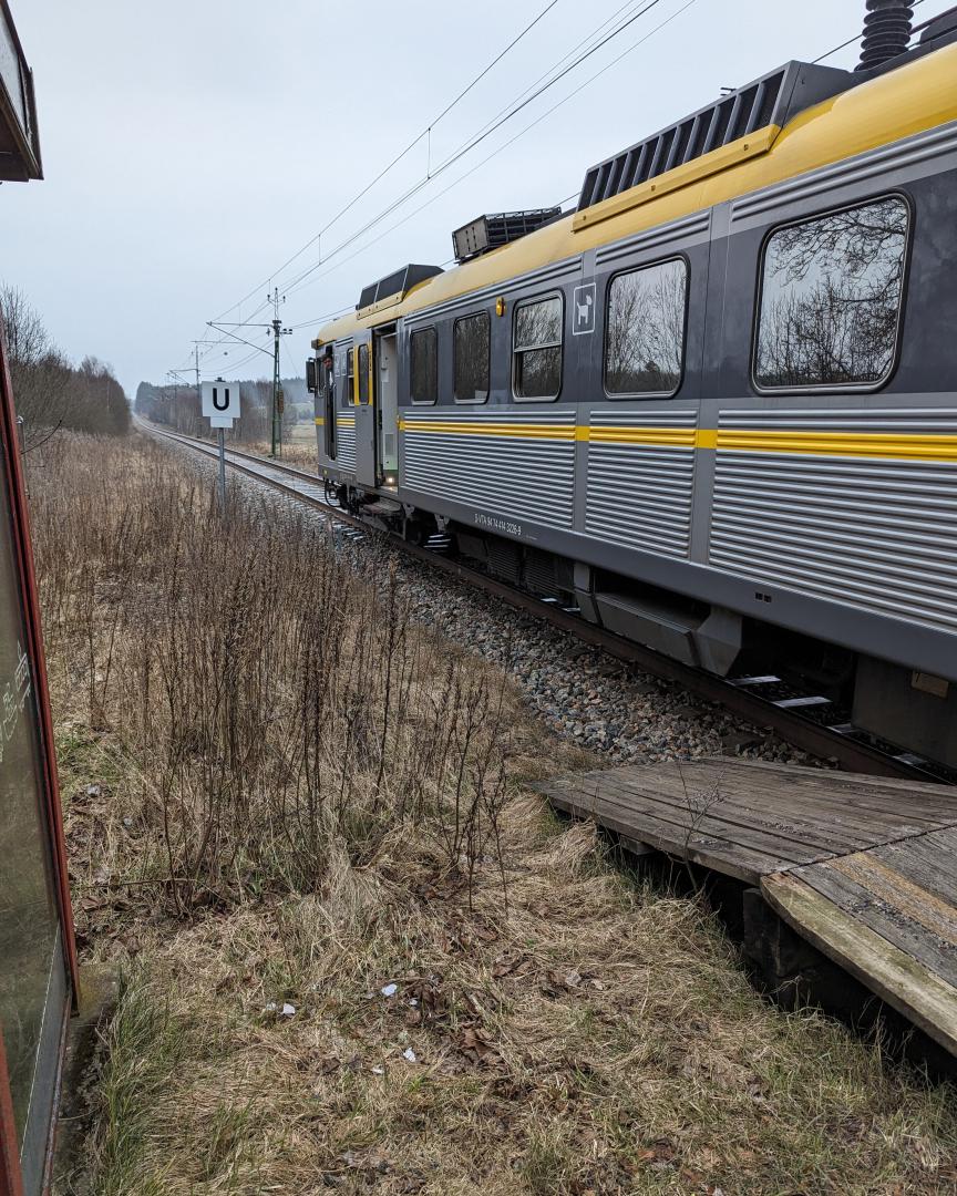 T. Rain on Train Siding: Sometimes you have more train than you have platform and with small stations like this it isn't worthwhile doing something about
it either. 3...