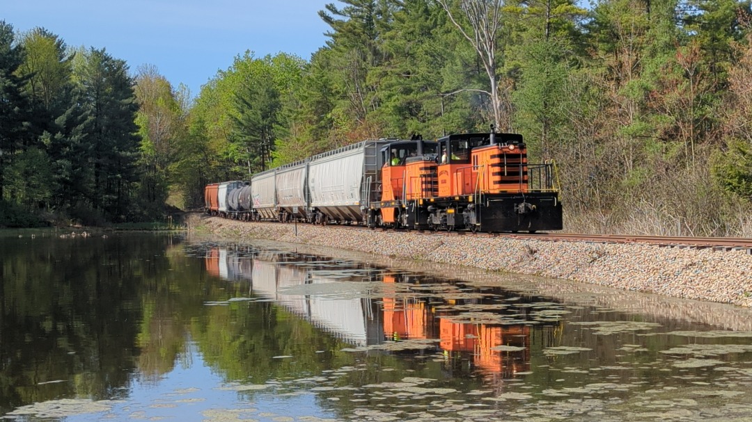 CaptnRetro on Train Siding: Caught Arcade & Attica doubleheading at Ghost Pond this morning. The morning shots are always a treat. #arcadeandattica
#trainspotting...