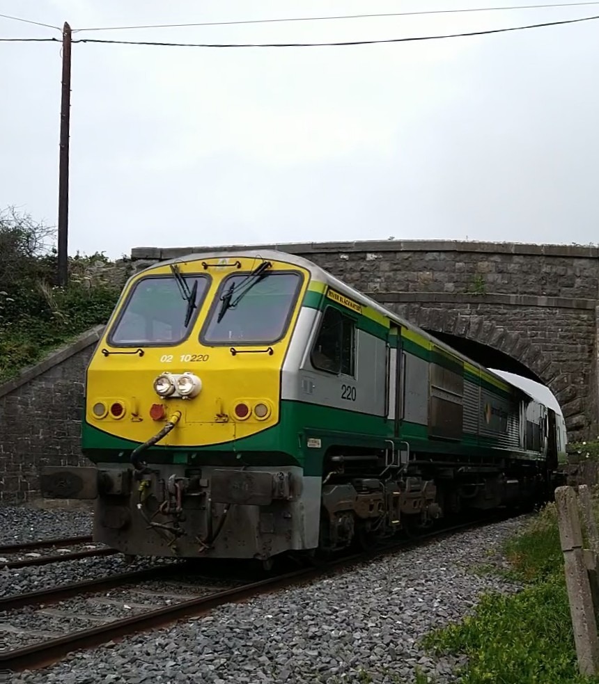 kennystu on Train Siding: Loco hauled services seem to be back. 201 class 220 "River Blackwater" MK4 train to Cork. Only loco hauled passenger route
except for the...