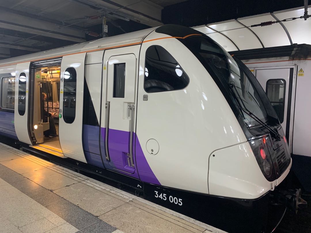 Peter Cope on Train Siding: Had a meeting a year ago at Liverpool Street so just had to test out #Crossrail trains on a remarkably slow trip to Stratford and
back....