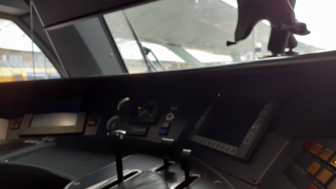 TurinDutchTrainspotter on Train Siding: NL: De conductrice van de NS FLIRT 2225 was zo aardig om mij en @DutchTrainspotter in de cabine van de trein te laten.
Hier de...