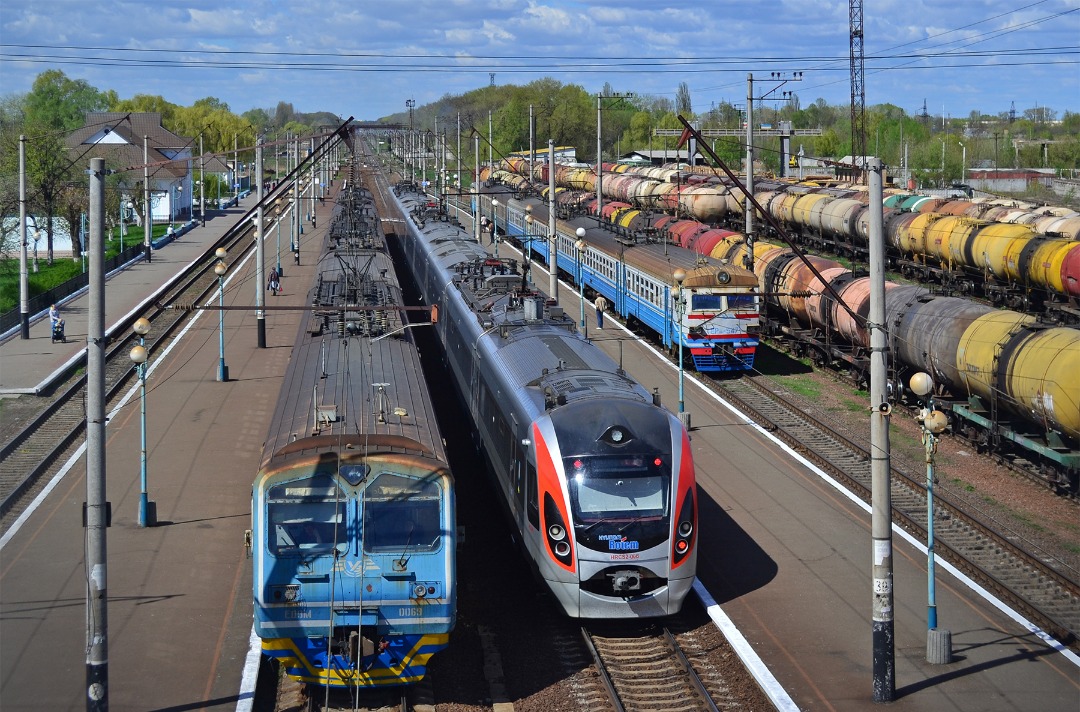Yurko Slyusar on Train Siding: Electric trains ED9M-0069, HRCS2-006 and ER9M-547 at the Boryspil' station Kyiv. 22.04.2018