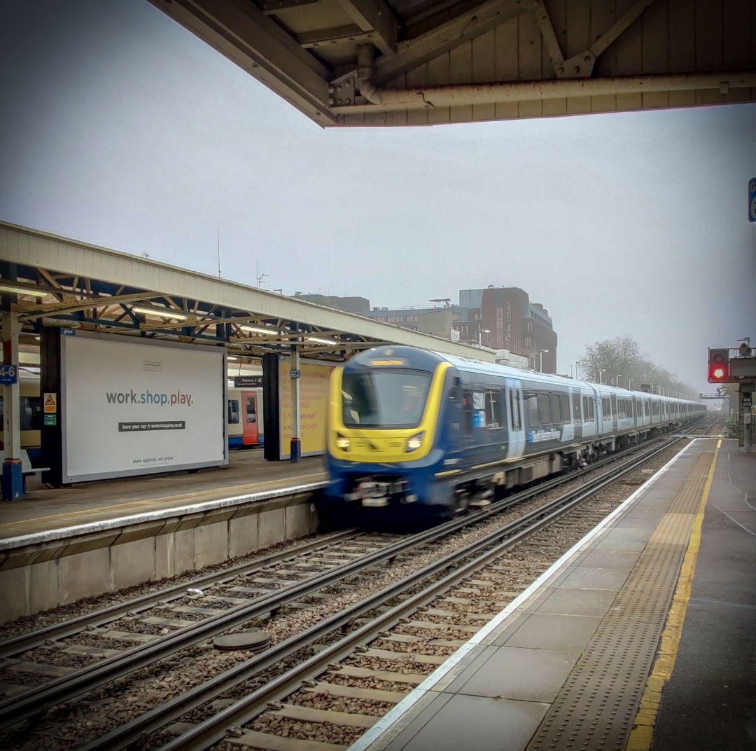 paul_taroni on Train Siding: 701006 at linespeed through Woking platform 4. I had seen it earlier in the up goods loop at Staines but was pre occupied with
doing my...
