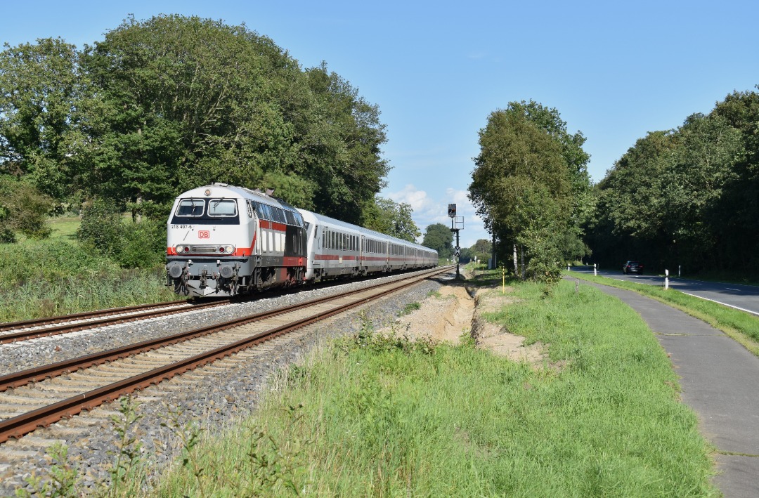 Mattias Zijlstra on Train Siding: DB 218 497 komt met een vervangende rijtuigcompositie door Burg(Dithmarschen) als IC 2374 'Wattenmeer' van Stuttgart
Hbf naar...