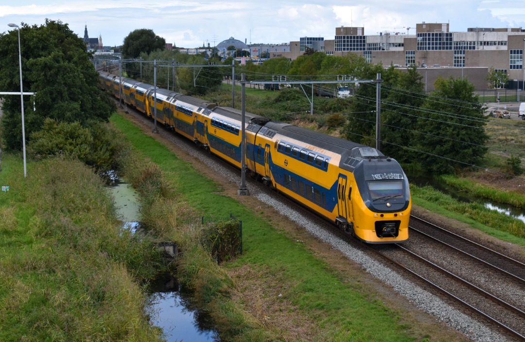NL Rail on Train Siding: NS VIRMm stellen 9405 en 8637 komen langs Haarlem Spaarnwoude gereden als Intercity naar Amsterdam Centraal.