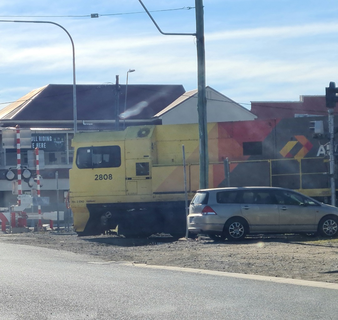 Geoff on Train Siding: 2800 class 2808 leading a northbound freighter out of Rockhampton yard and onto the Denison Street track