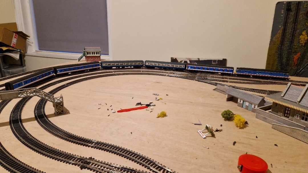 Meridian Model Railway on Train Siding: New raike of NSE carriages on the layout, bit messy I know but I'm doing a few bits