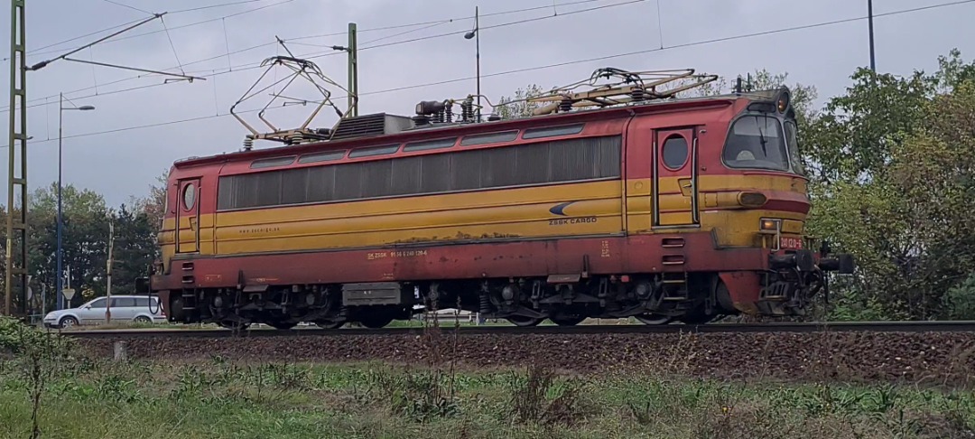 TheTrainSpottingTrucker on Train Siding: Slovakian ZSSK Class 240 120 runs solo near Budapest Airport, whilst Hungarian 432 353 heads towards Budapest Nyugati
on a...