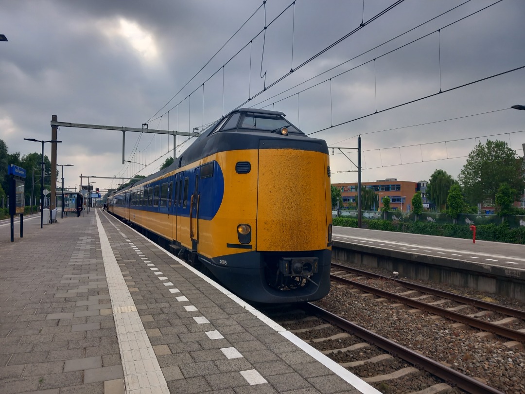 DutchTrainspotter on Train Siding: Op 19 juni reed ICM 4085 2 ritten op treinserie 4000 (Uitgeest-Rotterdam). Hier staat deze ICM in Gouda Goverwelle.
