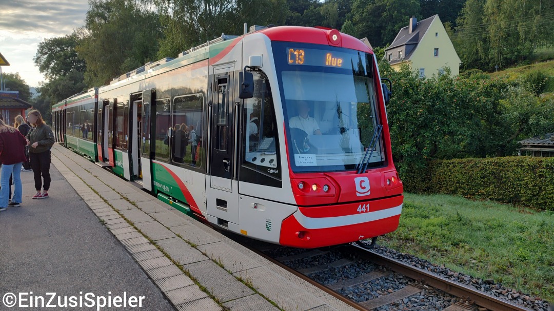 Emilian on Train Siding: Here you can see a Vossloh CityLink Hybrid LRVs from the City-Bahn Chemnitz GmbH in the station Burkhardtsdorf Mitte. This train drives
on the...