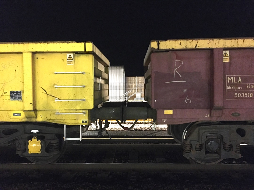 Mista Matthews on Train Siding: Working at Three Bridges Depot last night. Pt.1. Sorry, there are a few blurry photos due to the speed of the trains.