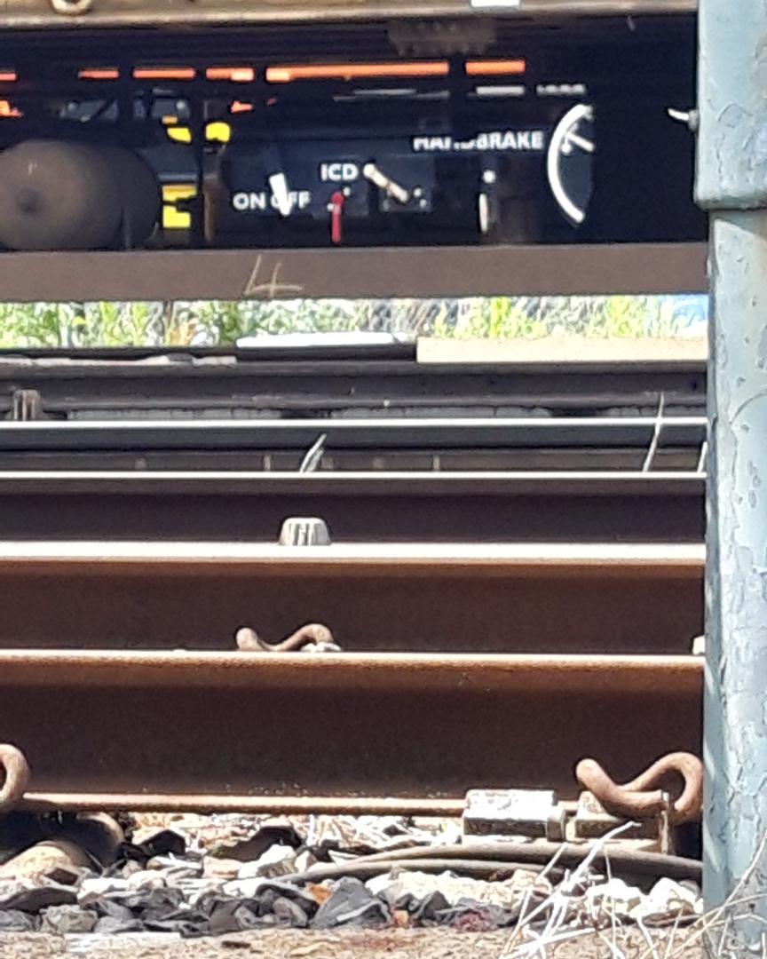 matthew_garner on Train Siding: #engineeringworks #weekend #track #platform1 #workmen #excavator #moblieradio #colasrail #tracklifter #lineside KRC1200 Heavy
Duty...