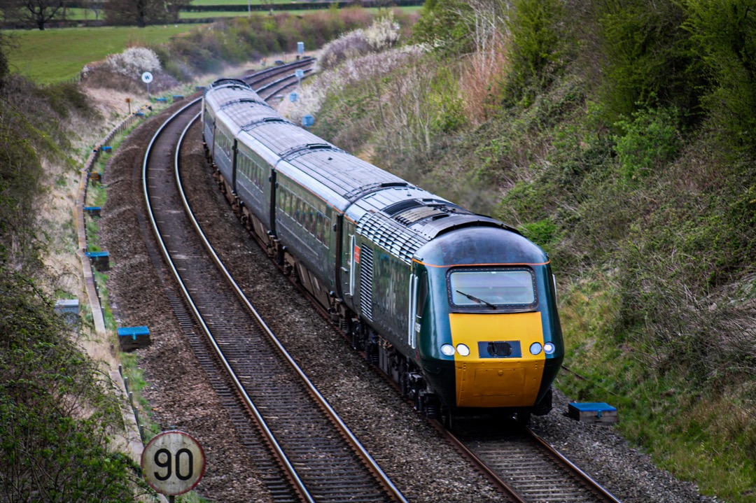 Hayden on Train Siding: 43098 + 43189 powering up through Abbotswood on a service from Worcester Foregate Street to Bristol Temple Meads, great 5 tone too
