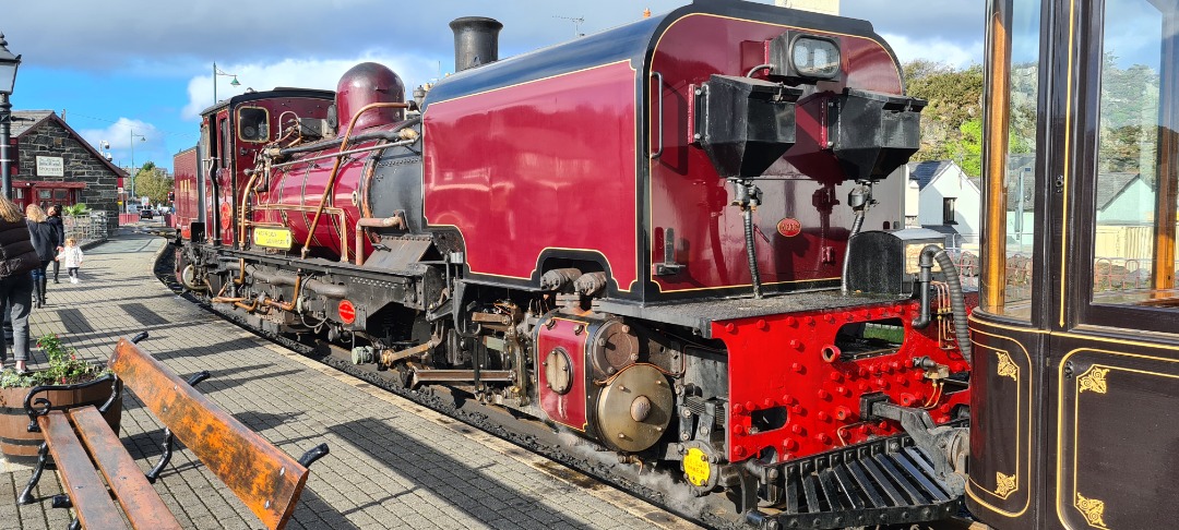 Tom on Train Siding: The Glaslyn Venturer. Very impressive piece of kit ! Has pistons both ends for more power!!! Works on the Ffestiniog and Welsh Highland
Railway -...