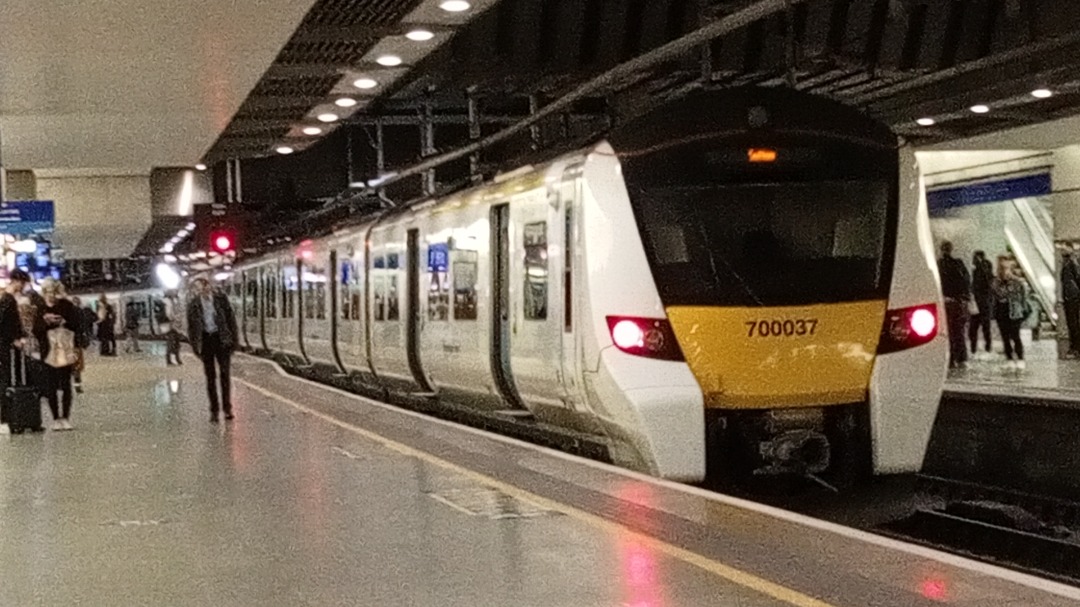 Murrayplayz on Train Siding: St pancras international, I saw the 🏳️‍🌈 train! On Thameslink along with a few other 700s