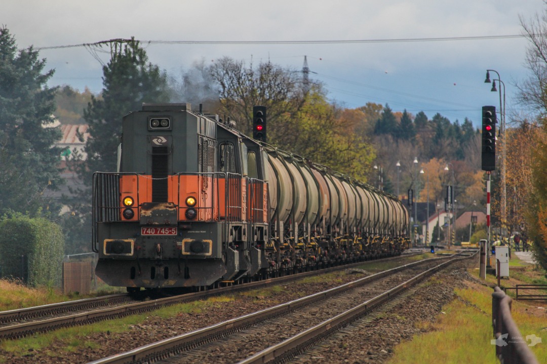 Adam L. on Train Siding: A typical duet of two former AWT Cargo 740 Class Diesel's, double head an empty string of ČD Cargo Tank Cars as they depart the
Vratimov Yard...