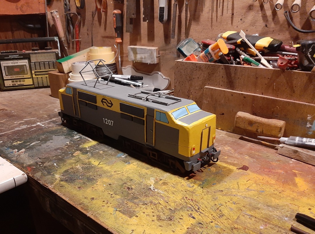 RRail on Train Siding: De NS 1200 was afgelopen zomer één van de eerste projecten die ik deed nadat ik was begonnen met treintjes maken van
sloophout. Na een zomer...