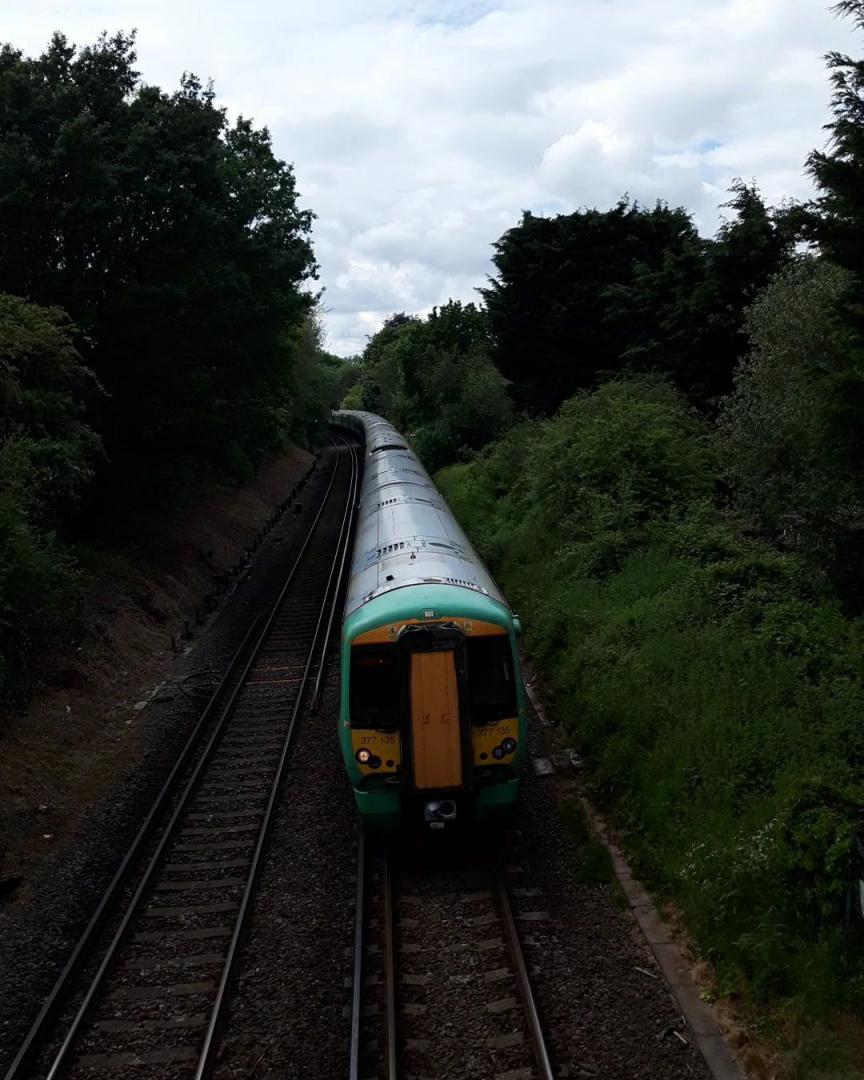 matthew_garner on Train Siding: #trainspotting #train #emu #sn #horn #class377 #377s 377135 Portsmouth Harbour & Bognor Regis to London Bridge & 377420
London Bridge...