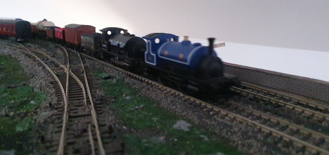 Wits Main & Branchline on Train Siding: I had a running session tonight. With 20174, 4471 'Sir Frederick Banbury', 60015 'Bow Fell', 431
and 56025 'Smokey Joe'. And...