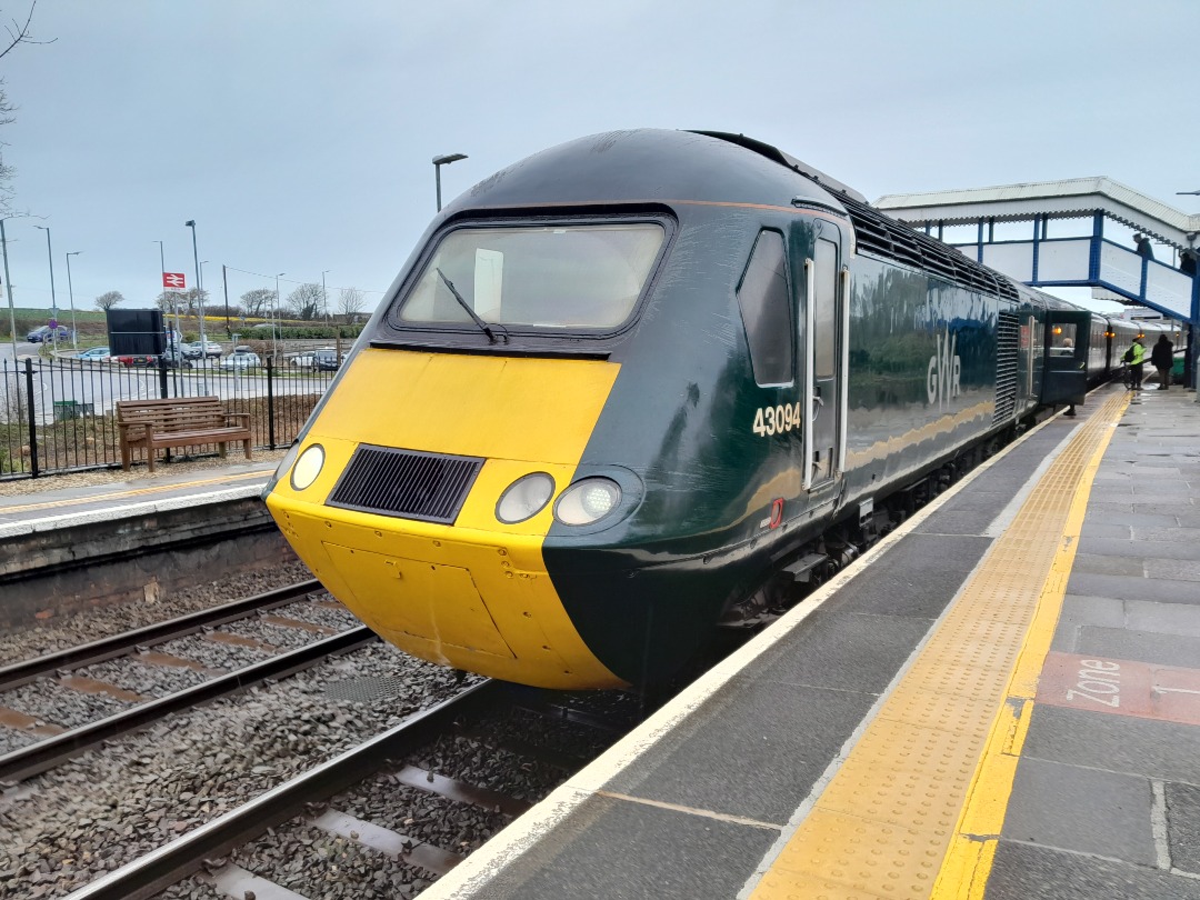Jacobs Train Videos on Train Siding: #43094 is seen stood at St Erth station today working a Great Western Railway service to Penzance from Bristol Temple
Meads