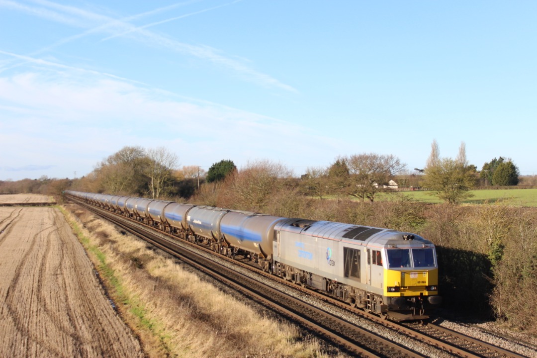 Jamie Armstrong on Train Siding: 60066 working 6E54 Kingsbury Oil Sidings to Immingham Humber Oil Refinery seen passing Deblenfields Bridge, Barrow upon Trent.
on 12th...