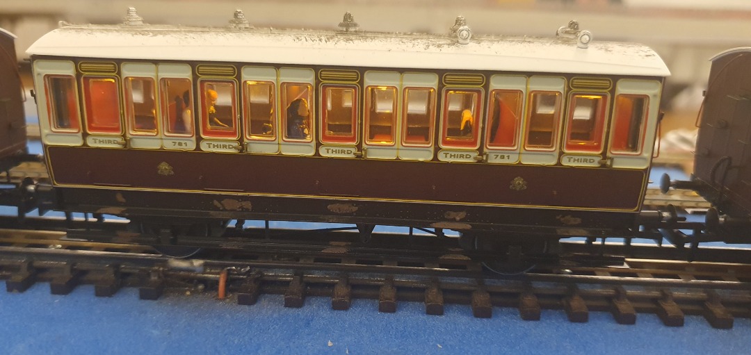Timothy Shervington on Train Siding: @MistaMatthews here are some photos of my Hattons Genesis Coaches. I am tempted to buy more.