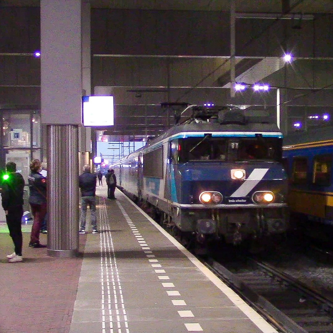 Het Treinenjournaal on Train Siding: Op 6 november kwam TCS 102001 met Dinner train aan in Breda waar mijn droom waar maakt. Daarna zat ik in de Dinner train