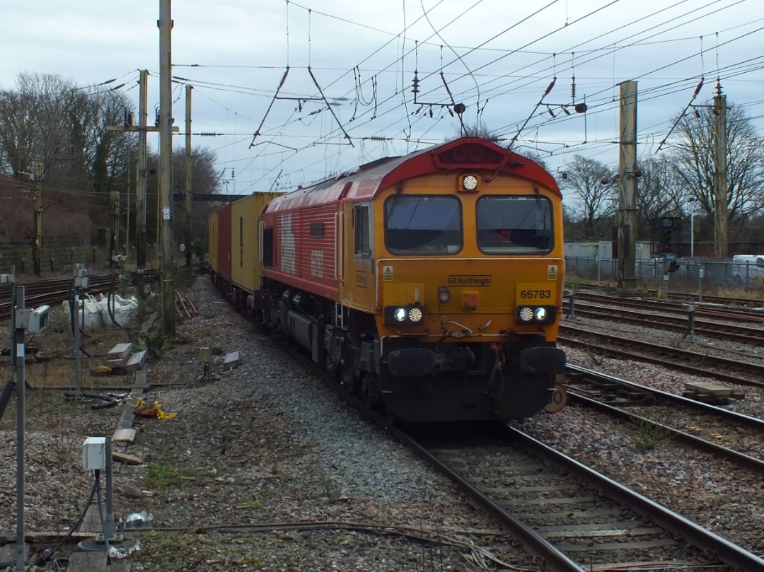 Whistlestopper on Train Siding: GB Railfreight class 66/7 No. #66783 'The Flying Dustman' approaching Preston Station on Tuesday 13th February 2024
working 4S57 10:58...