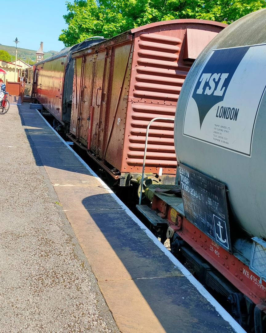 Brian Johnson on Train Siding: Visit to the Rawtenstall terminus of the East Lancashire Railway just in time to see the tail end of a train departing