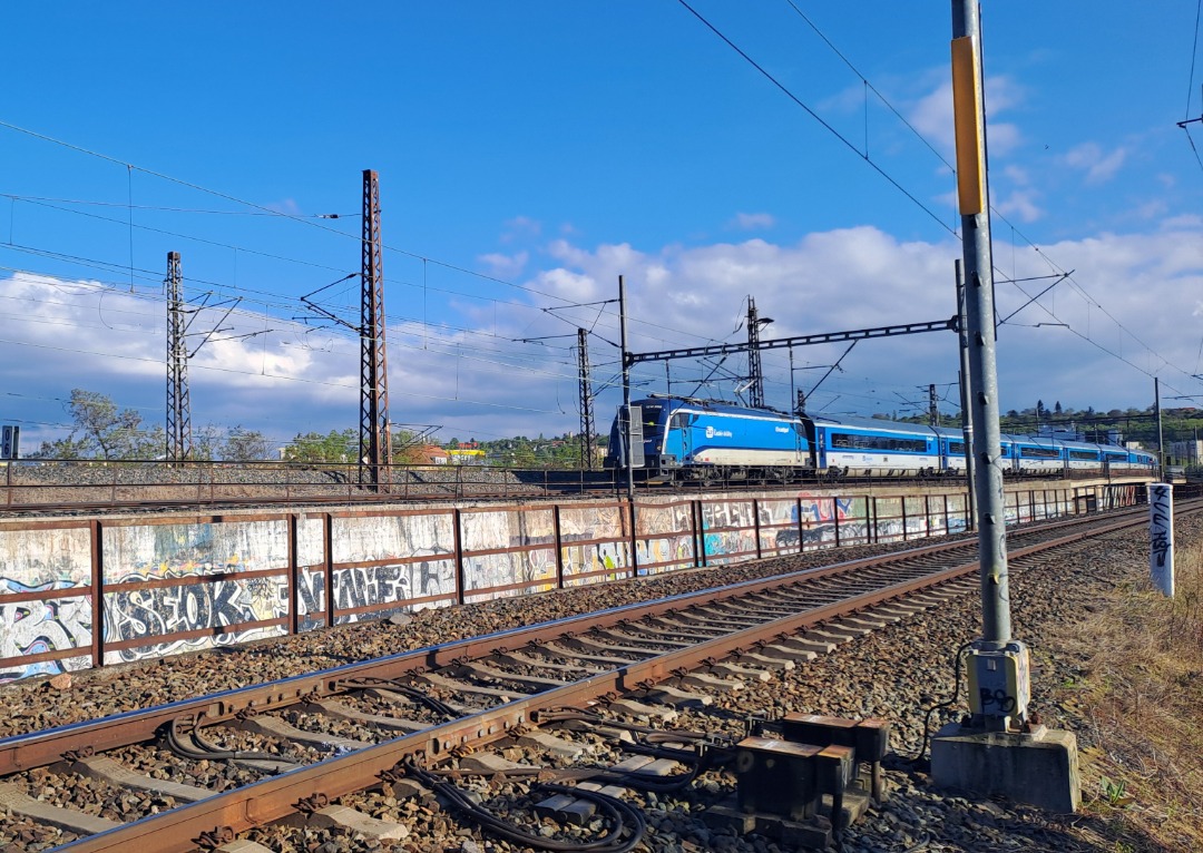 Vlaky z česka on Train Siding: Ahh back at my favourite train spotting place. I've caught this Railjet 256 going to Berlin and many more. click this to
see more:...