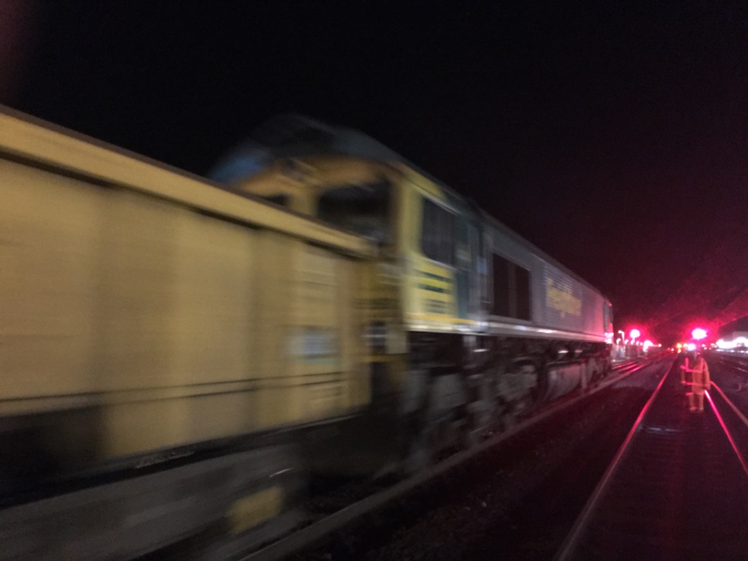 Mista Matthews on Train Siding: Working at Three Bridges Depot last night. Pt.1. Sorry, there are a few blurry photos due to the speed of the trains.