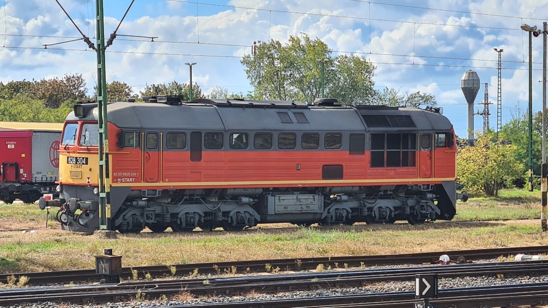 TheTrainSpottingTrucker on Train Siding: Soviet built M62 (628 304) and Romanian built M47 (478 202) sit idle in Hegyeshalom freight sidings.