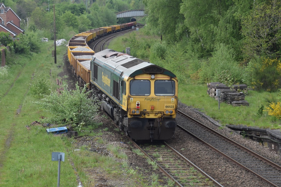 Hardley Distant on Train Siding: CURRENT: 66418 (Front - 1st Photo) and 66522 (Rear - 2nd Photo) pass through Ruabon Station today with the 6Y53 Liverpool
South...