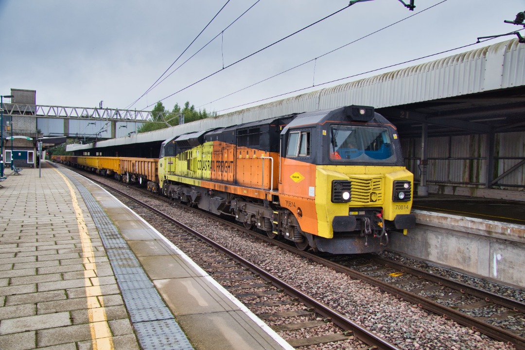 Chris Pindar on Train Siding: Big camera has returned from an internal clean and a new lens has arrived to replace the damaged one. I had to test things out
didn't I,...