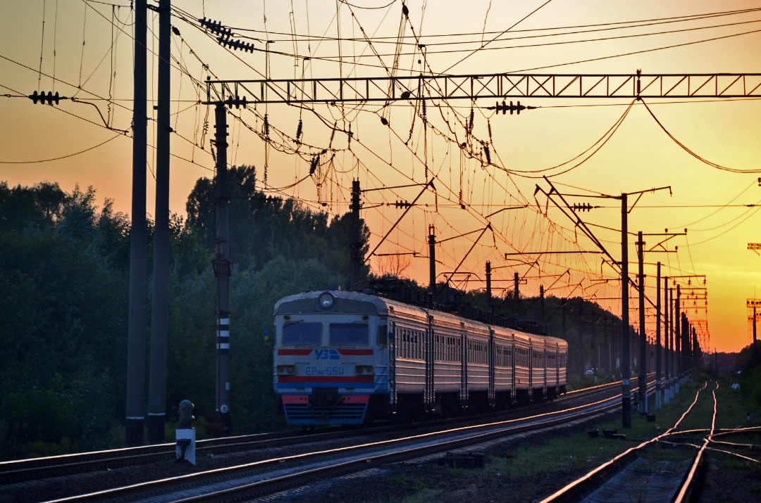 Yurko Slyusar on Train Siding: Electric train ER9M-550 at the route №6818 Kyiv - Hrebinka is arrivе to the Boryspil. 1.09.2021