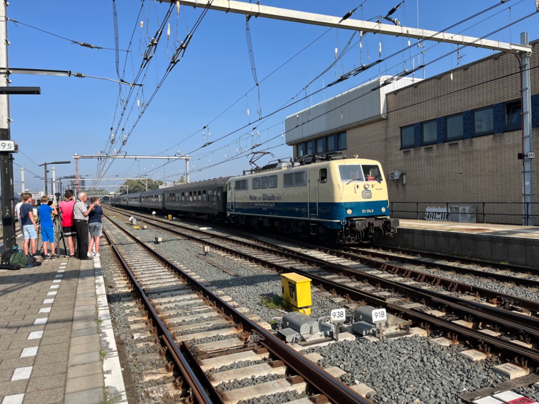 Joran on Train Siding: De SSN Bergbau Express genomen in Venlo. Hier werd de stoomlocomotief met een SSN wagon losgekoppeld en bij de plaats waar
goederentrein...