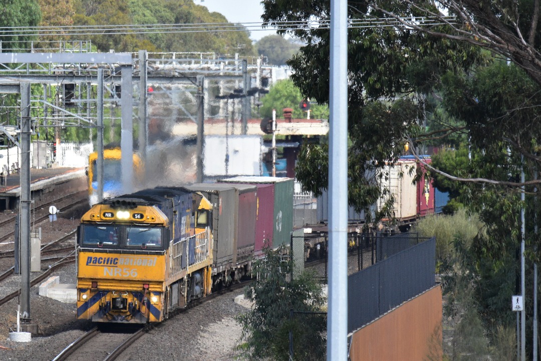 Shawn Stutsel on Train Siding: Pacific National's NR56 and NR88 races through Werribee, Melbourne with 7AM5, Intermodal Service ex Adelaide, South
Australia...
