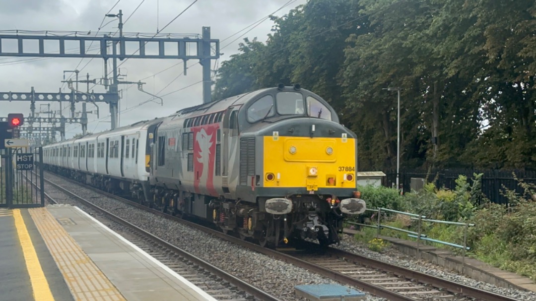 pigandbob on Train Siding: 37884 drags 321334 and 321335 to scrap through Didcot Parkway working 5Q86 Wolverton Centre Sidings - Newport Docks (Simsgroup)
(02/08/23)