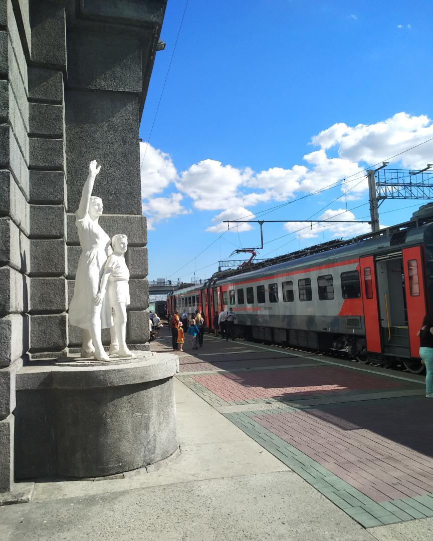 myaroslav on Train Siding: Photos from the introduction of a new commuter service direction in Novosibirsk feachering the currently produced EP2D EMU.